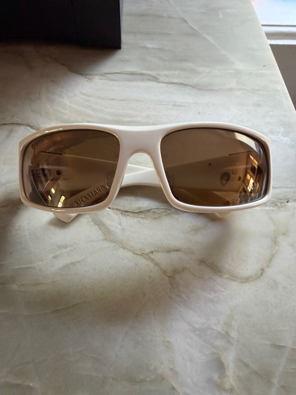 Vonzipper Kickstand sunglasses- White